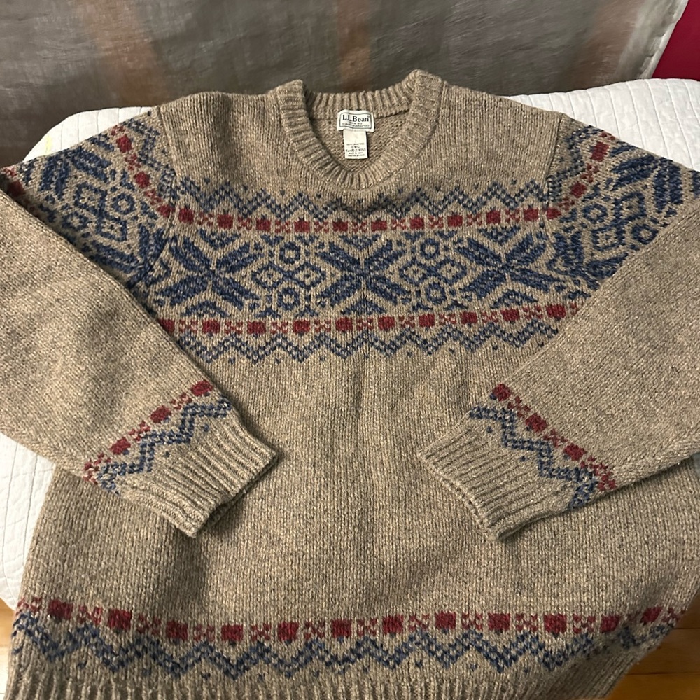 L.L. Bean Men's Beige Sweater with Navy and Burgundy Pattern